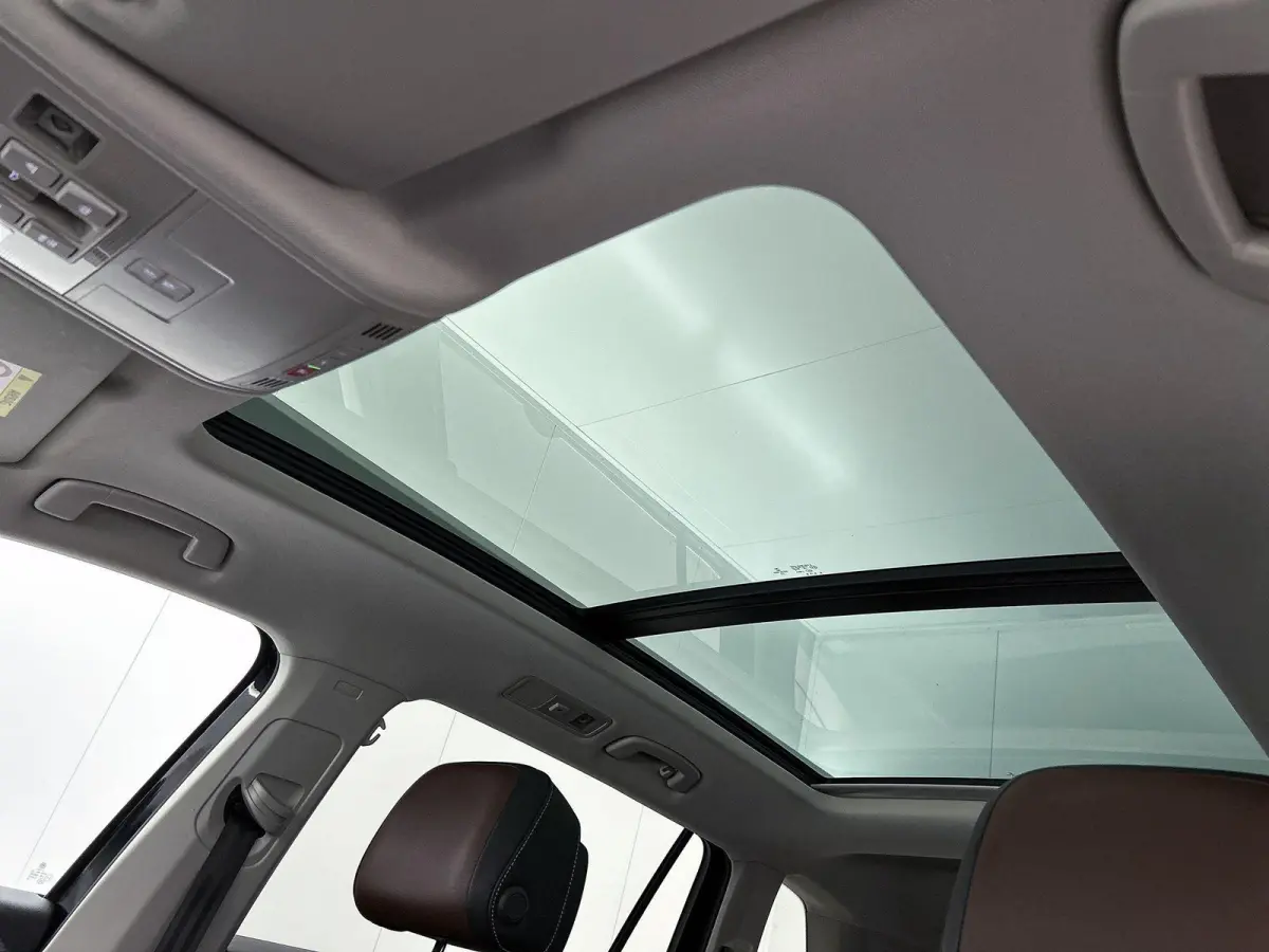 1.5 TSI DSG Life Business | Panoramadak | Harman / Kardon | Achteruitrijcamera | Lederen Bekleding | Stoelverwarming | Lichtmetalen Velgen |