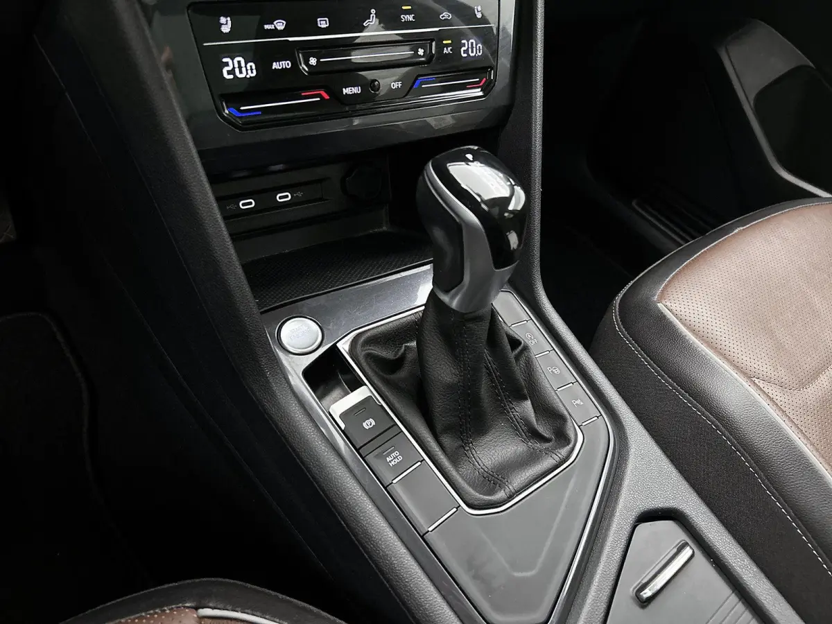 1.5 TSI DSG Life Business | Panoramadak | Harman / Kardon | Achteruitrijcamera | Lederen Bekleding | Stoelverwarming | Lichtmetalen Velgen |