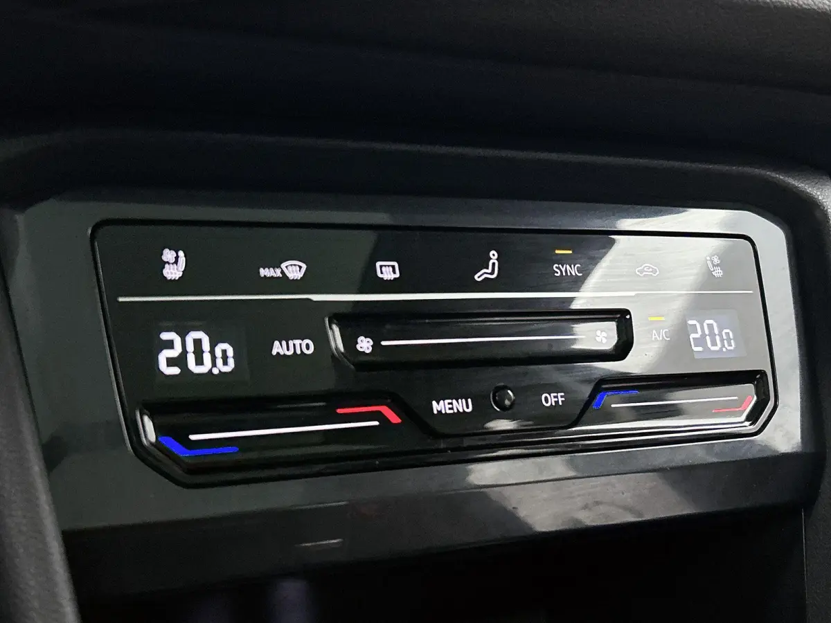 1.5 TSI DSG Life Business | Panoramadak | Harman / Kardon | Achteruitrijcamera | Lederen Bekleding | Stoelverwarming | Lichtmetalen Velgen |