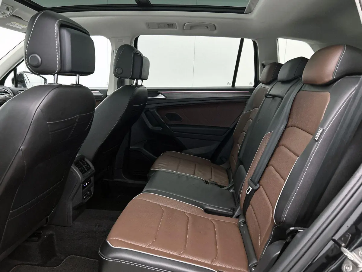 1.5 TSI DSG Life Business | Panoramadak | Harman / Kardon | Achteruitrijcamera | Lederen Bekleding | Stoelverwarming | Lichtmetalen Velgen |