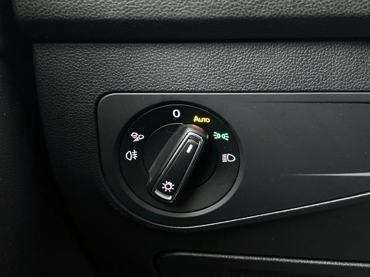 1.5 TSI DSG Life Business | Panoramadak | Harman / Kardon | Achteruitrijcamera | Lederen Bekleding | Stoelverwarming | Lichtmetalen Velgen |