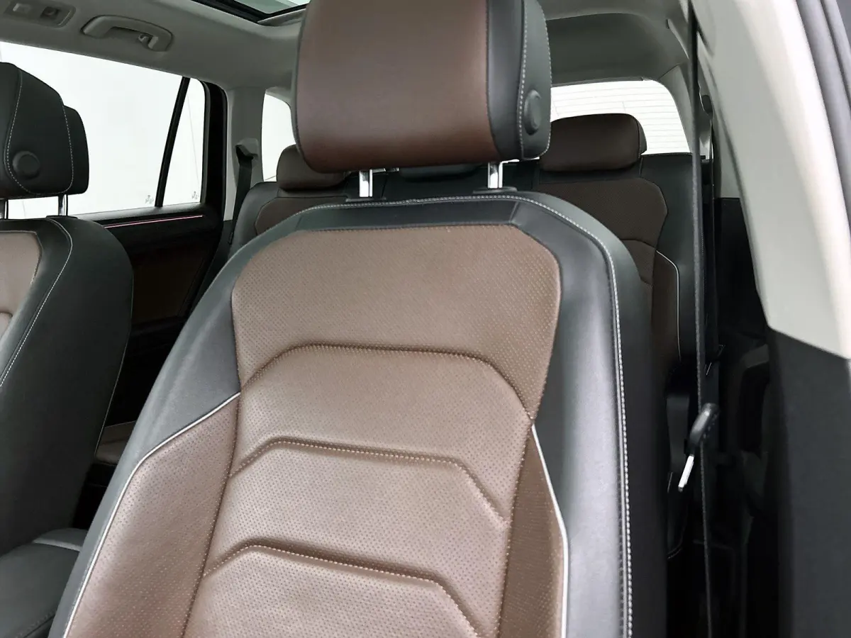 1.5 TSI DSG Life Business | Panoramadak | Harman / Kardon | Achteruitrijcamera | Lederen Bekleding | Stoelverwarming | Lichtmetalen Velgen |