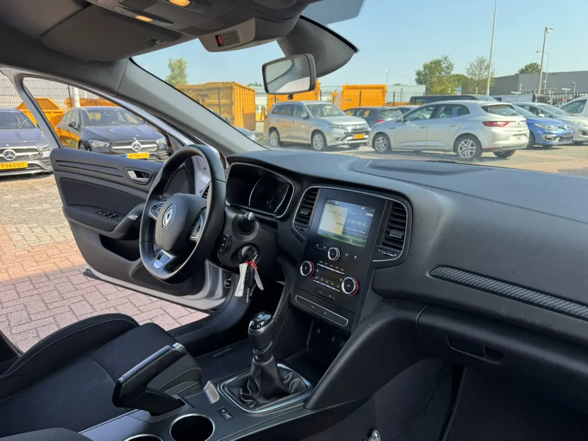 1.5 Blue dCi Limited, Euro 6, Apple Carplay, PDC,