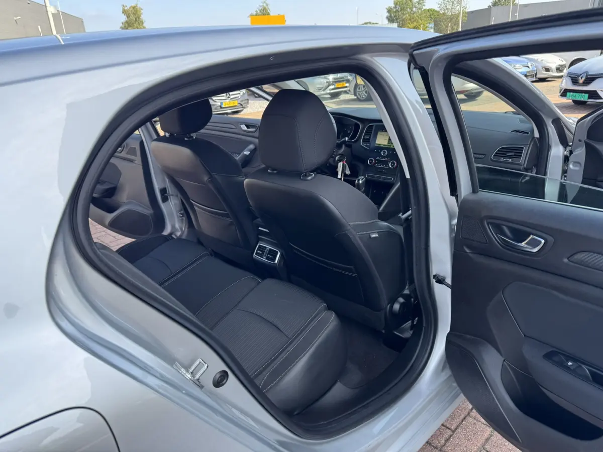1.5 Blue dCi Limited, Euro 6, Apple Carplay, PDC,