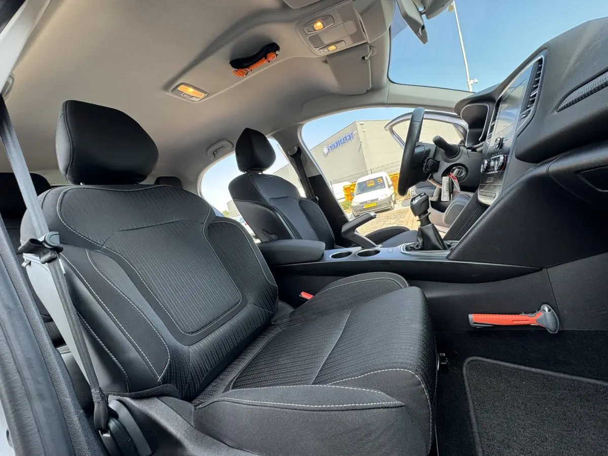1.5 Blue dCi Limited, Euro 6, Apple Carplay, PDC,