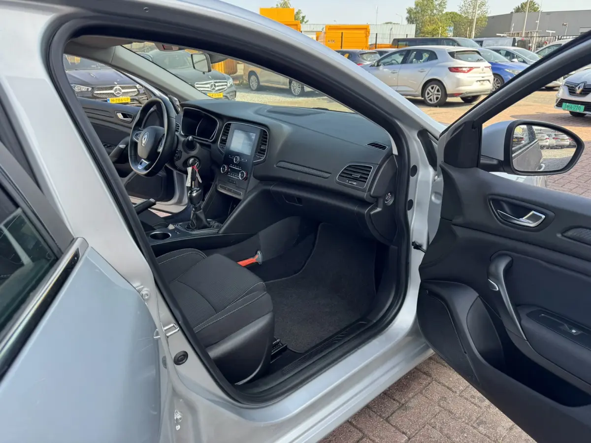 1.5 Blue dCi Limited, Euro 6, Apple Carplay, PDC,