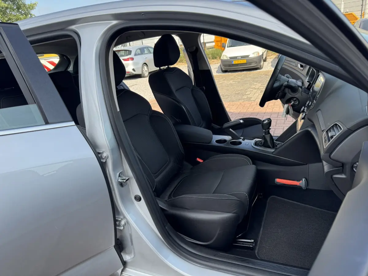 1.5 Blue dCi Limited, Euro 6, Apple Carplay, PDC,