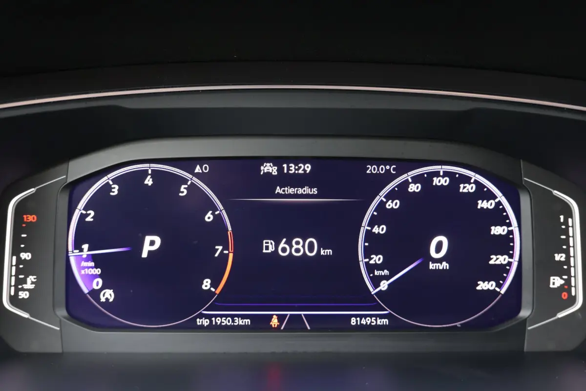 1.5 TSI R-Line 7p | panoramadak | head-up | harmankardon | elek. trekhaak | IQ light | keyless | 1e eig