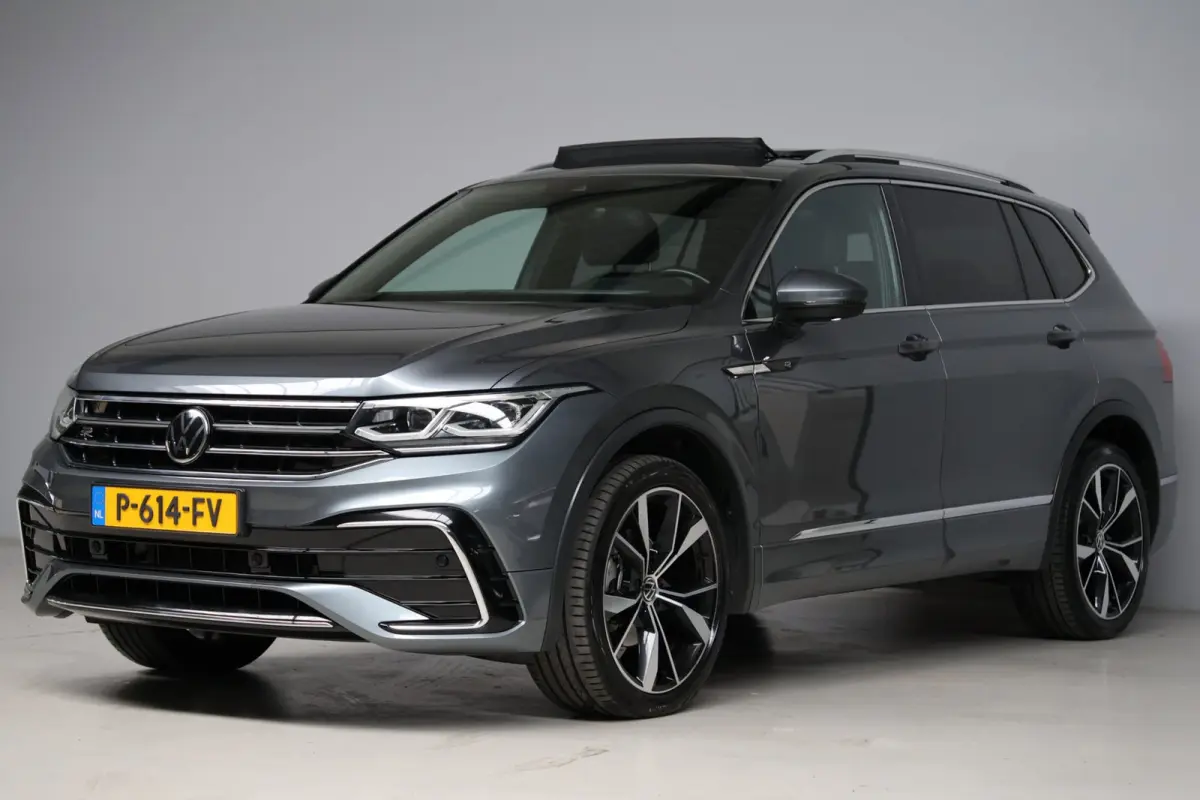 1.5 TSI R-Line 7p | panoramadak | head-up | harmankardon | elek. trekhaak | IQ light | keyless | 1e eig