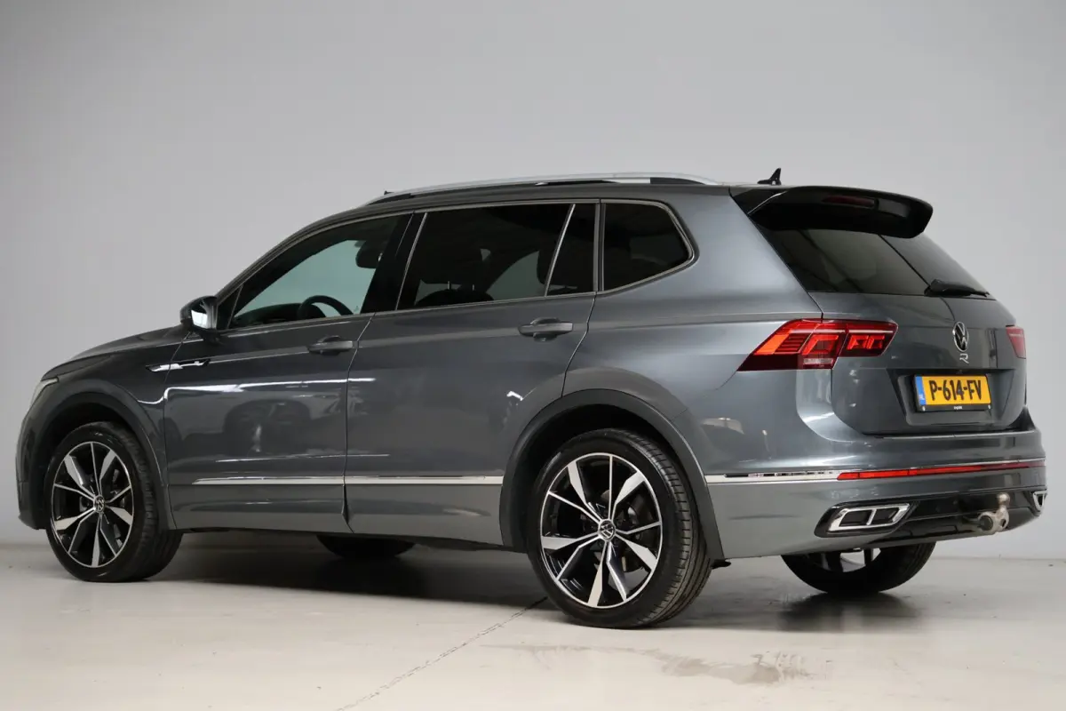 1.5 TSI R-Line 7p | panoramadak | head-up | harmankardon | elek. trekhaak | IQ light | keyless | 1e eig