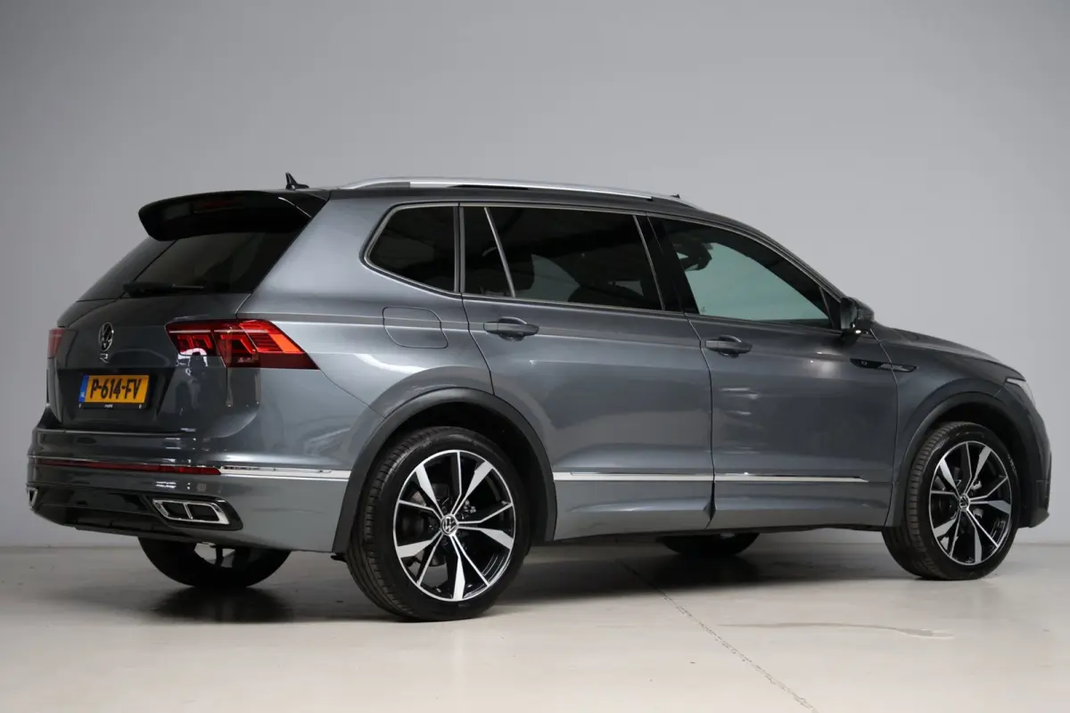 1.5 TSI R-Line 7p | panoramadak | head-up | harmankardon | elek. trekhaak | IQ light | keyless | 1e eig