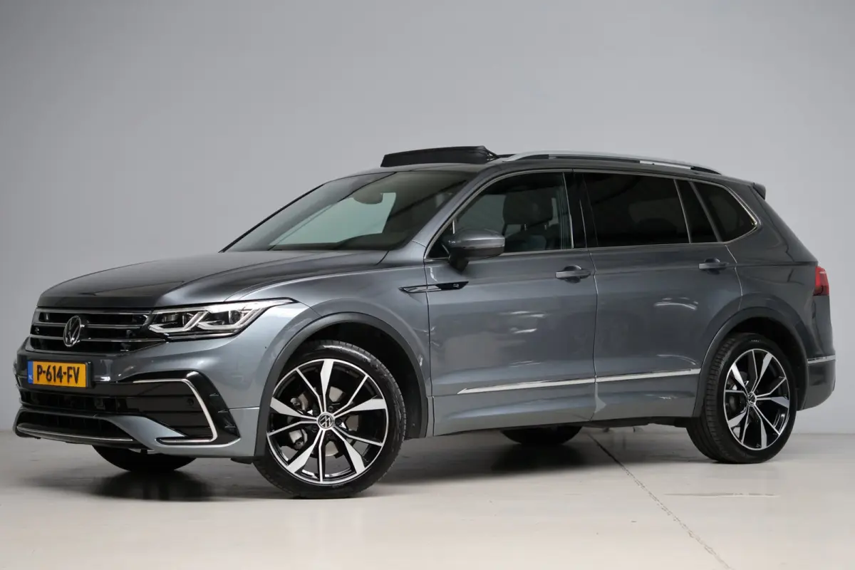 1.5 TSI R-Line 7p | panoramadak | head-up | harmankardon | elek. trekhaak | IQ light | keyless | 1e eig