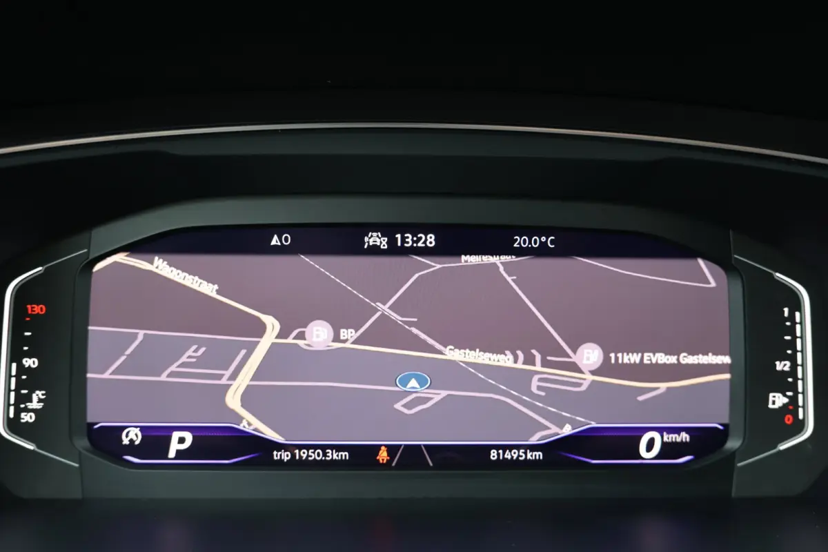 1.5 TSI R-Line 7p | panoramadak | head-up | harmankardon | elek. trekhaak | IQ light | keyless | 1e eig
