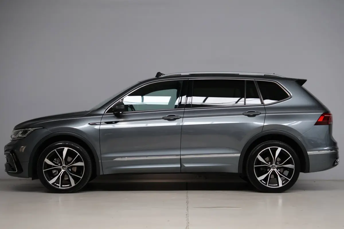 1.5 TSI R-Line 7p | panoramadak | head-up | harmankardon | elek. trekhaak | IQ light | keyless | 1e eig