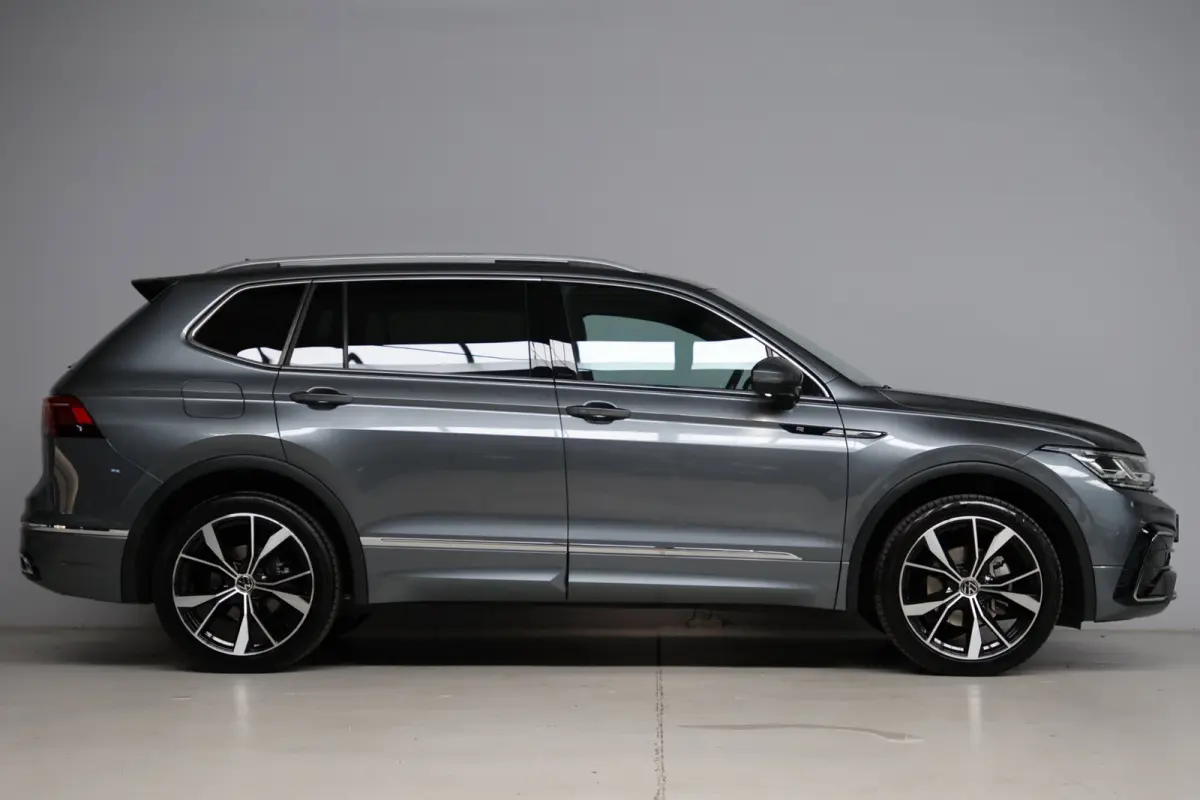 1.5 TSI R-Line 7p | panoramadak | head-up | harmankardon | elek. trekhaak | IQ light | keyless | 1e eig