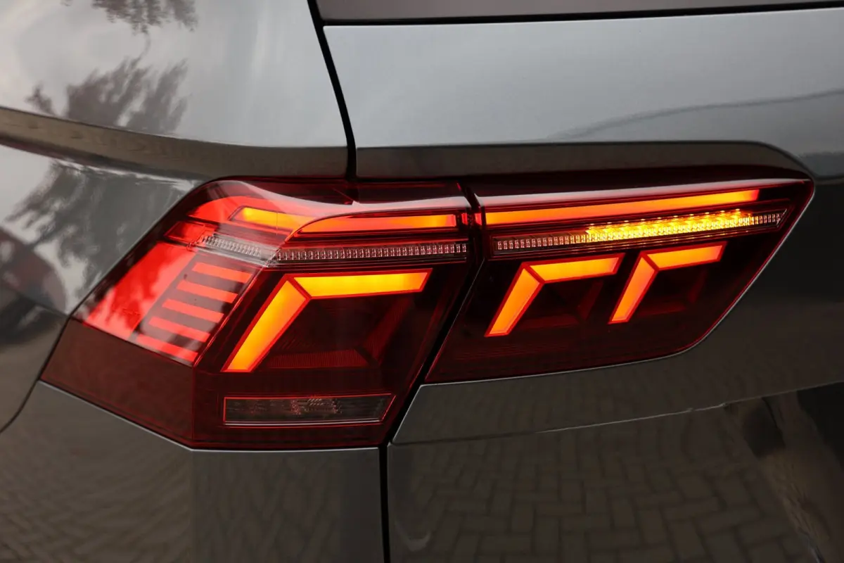 1.5 TSI R-Line 7p | panoramadak | head-up | harmankardon | elek. trekhaak | IQ light | keyless | 1e eig