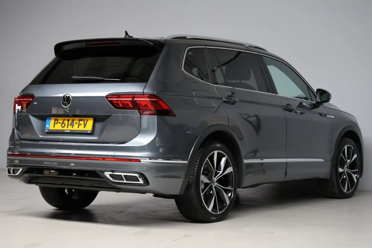 1.5 TSI R-Line 7p | panoramadak | head-up | harmankardon | elek. trekhaak | IQ light | keyless | 1e eig