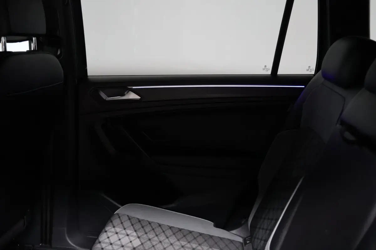 1.5 TSI R-Line 7p | panoramadak | head-up | harmankardon | elek. trekhaak | IQ light | keyless | 1e eig