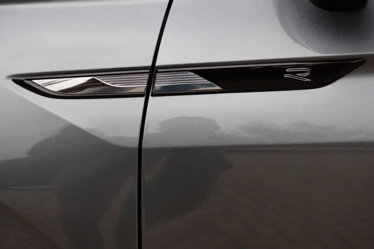 1.5 TSI R-Line 7p | panoramadak | head-up | harmankardon | elek. trekhaak | IQ light | keyless | 1e eig
