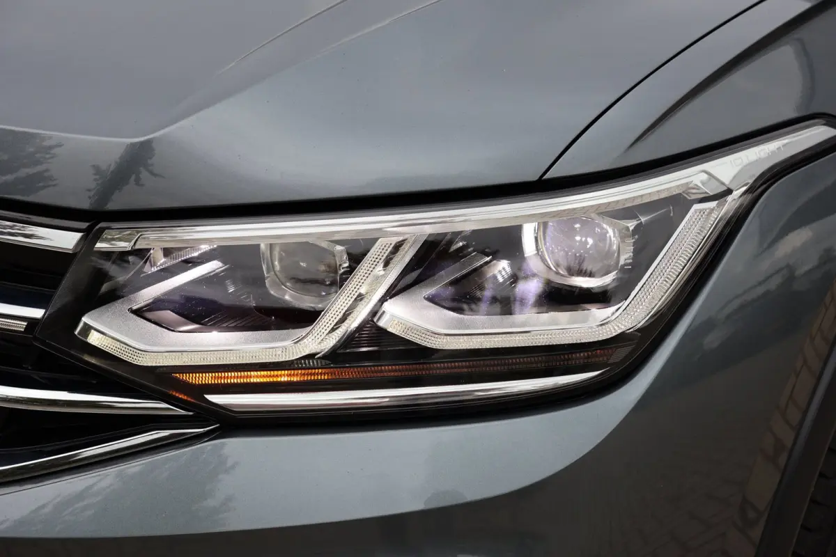 1.5 TSI R-Line 7p | panoramadak | head-up | harmankardon | elek. trekhaak | IQ light | keyless | 1e eig