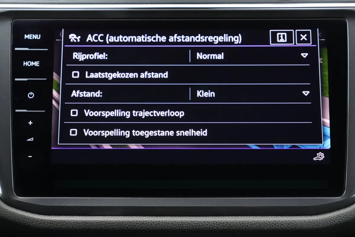 1.5 TSI R-Line 7p | panoramadak | head-up | harmankardon | elek. trekhaak | IQ light | keyless | 1e eig