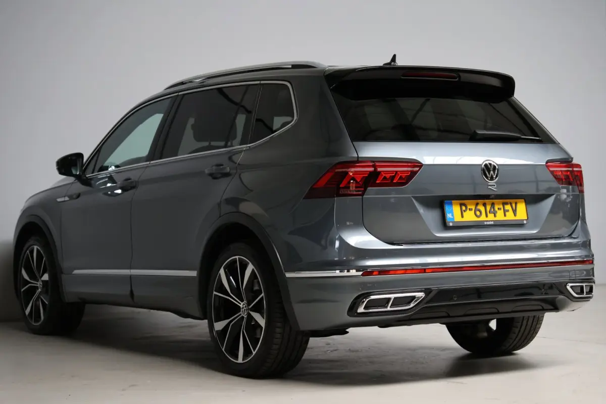 1.5 TSI R-Line 7p | panoramadak | head-up | harmankardon | elek. trekhaak | IQ light | keyless | 1e eig