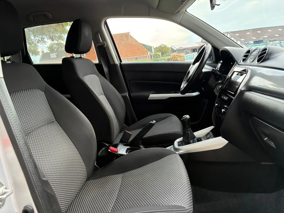 1.6 Exclusive | Carplay + Clima + Cruise nu €9.975,-