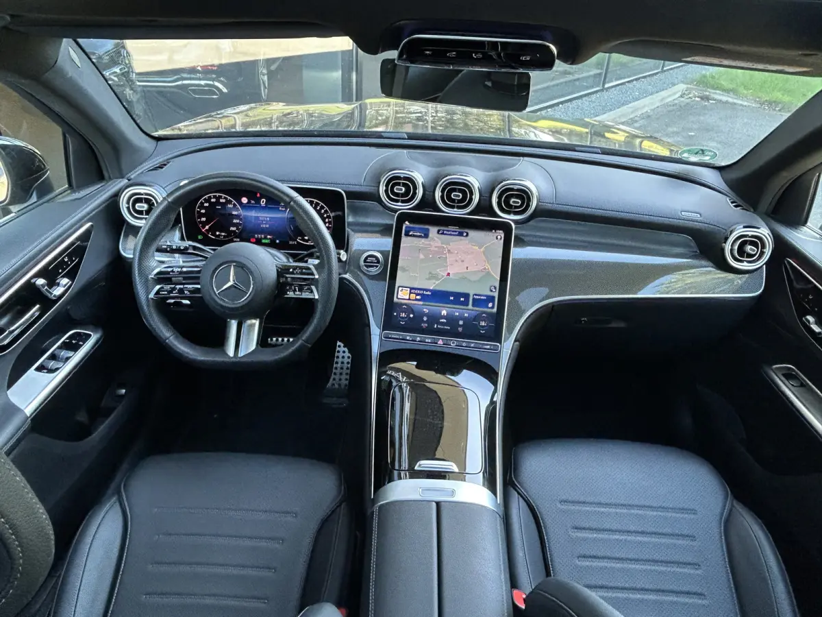 AMG 4Matic // Trekhaak // Memory // 360 Camera // Panoramadak // Digital Light // Night pakket // Keyless // Augmented