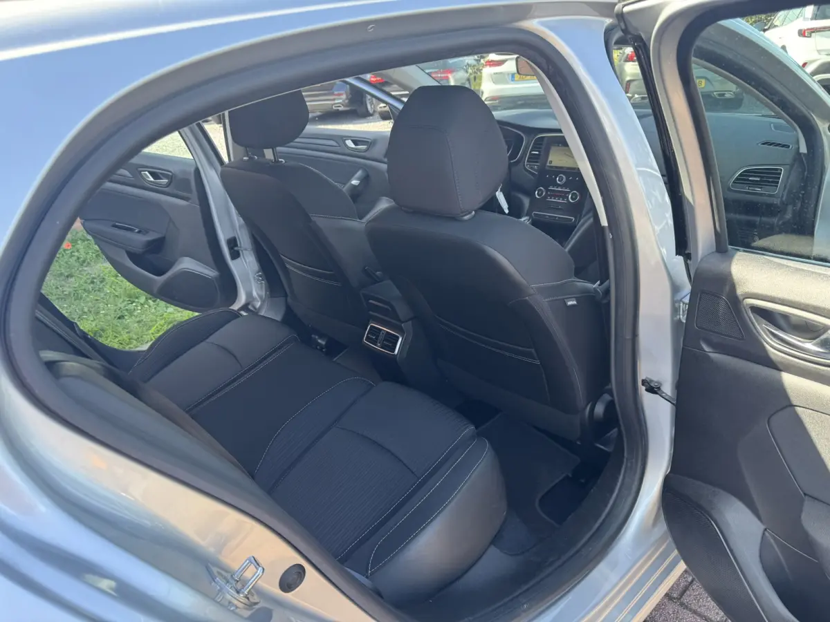 1.5 Blue dCi Limited, Marge, Euro 6, Apple Carplay, PDC,
