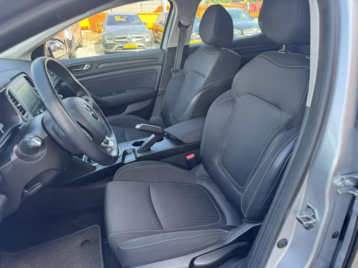 1.5 Blue dCi Limited, Marge, Euro 6, Apple Carplay, PDC,