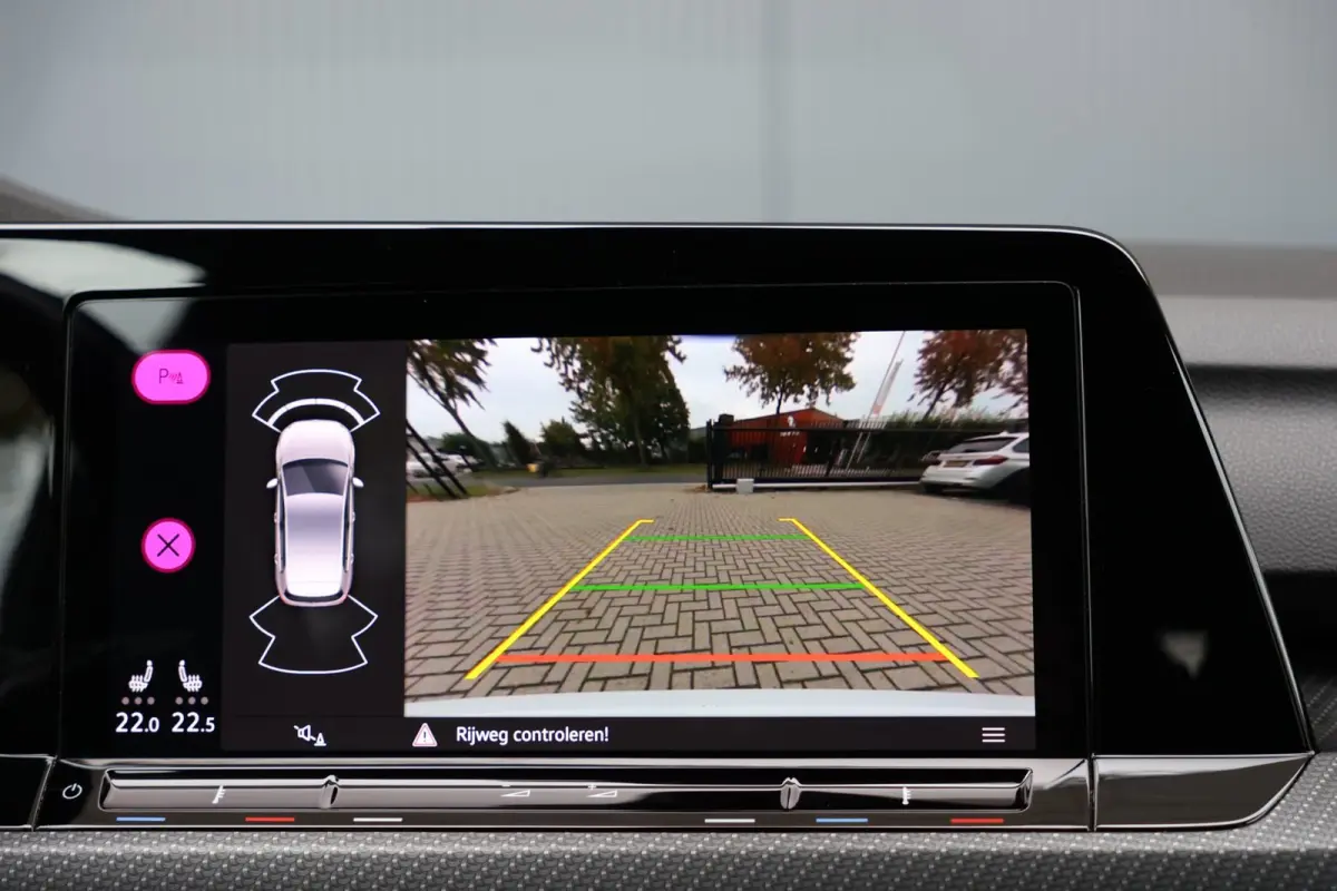 1.5 eTSI R-Line | panoramadak | achteruitrijcamera | stuurwiel verwarmd | adap. cruise | sfeerverlichting