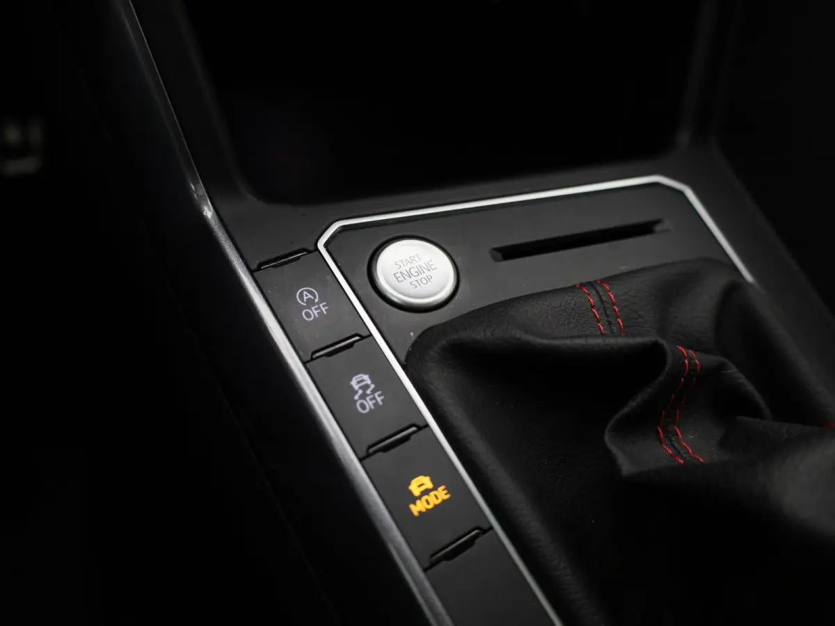 2.0 TSI GTI | 207 PK | Automaat | Apple Carplay / Android Auto | Stoelverwarming | Adaptieve Cruise Control | Parkeersensoren | Panoramaschuif-kanteldak |