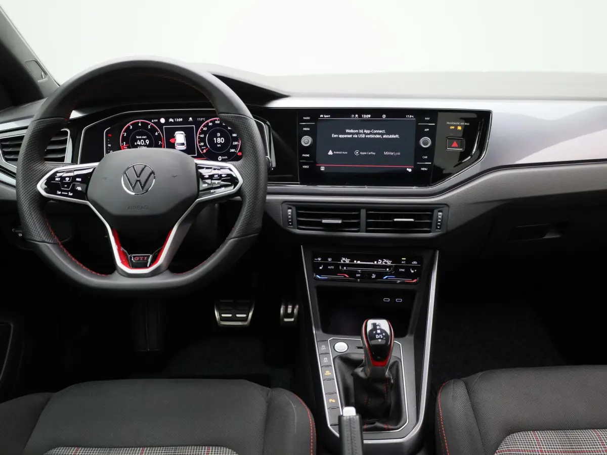 2.0 TSI GTI | 207 PK | Automaat | Apple Carplay / Android Auto | Stoelverwarming | Adaptieve Cruise Control | Parkeersensoren | Panoramaschuif-kanteldak |