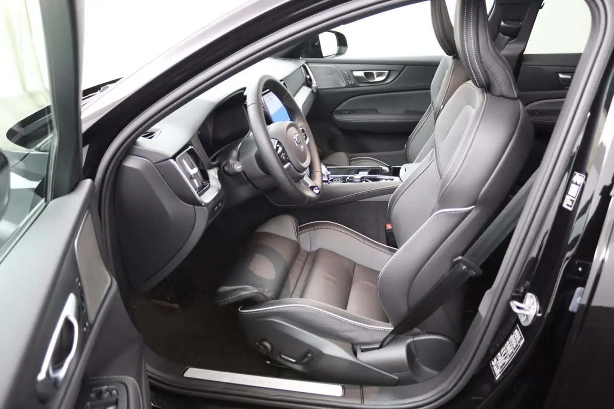 T8 Plug-in hybrid AWD Plus Dark | Trekhaak | Panoramadak | 360 Camera | Harman/Kardon | CarPlay/Android Auto | Elek. Stoelen |  Keyless | Stoel/ Stuurverwarming