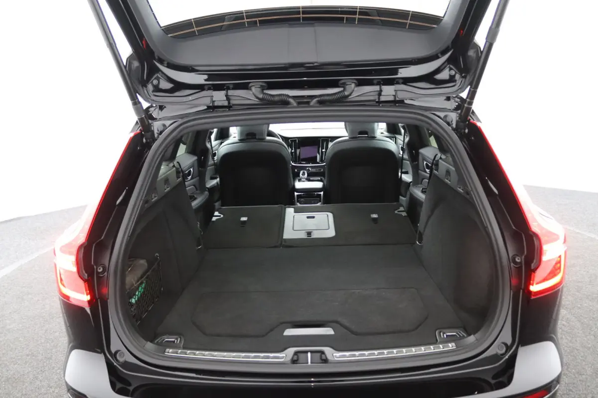 T8 Plug-in hybrid AWD Plus Dark | Trekhaak | Panoramadak | 360 Camera | Harman/Kardon | CarPlay/Android Auto | Elek. Stoelen |  Keyless | Stoel/ Stuurverwarming