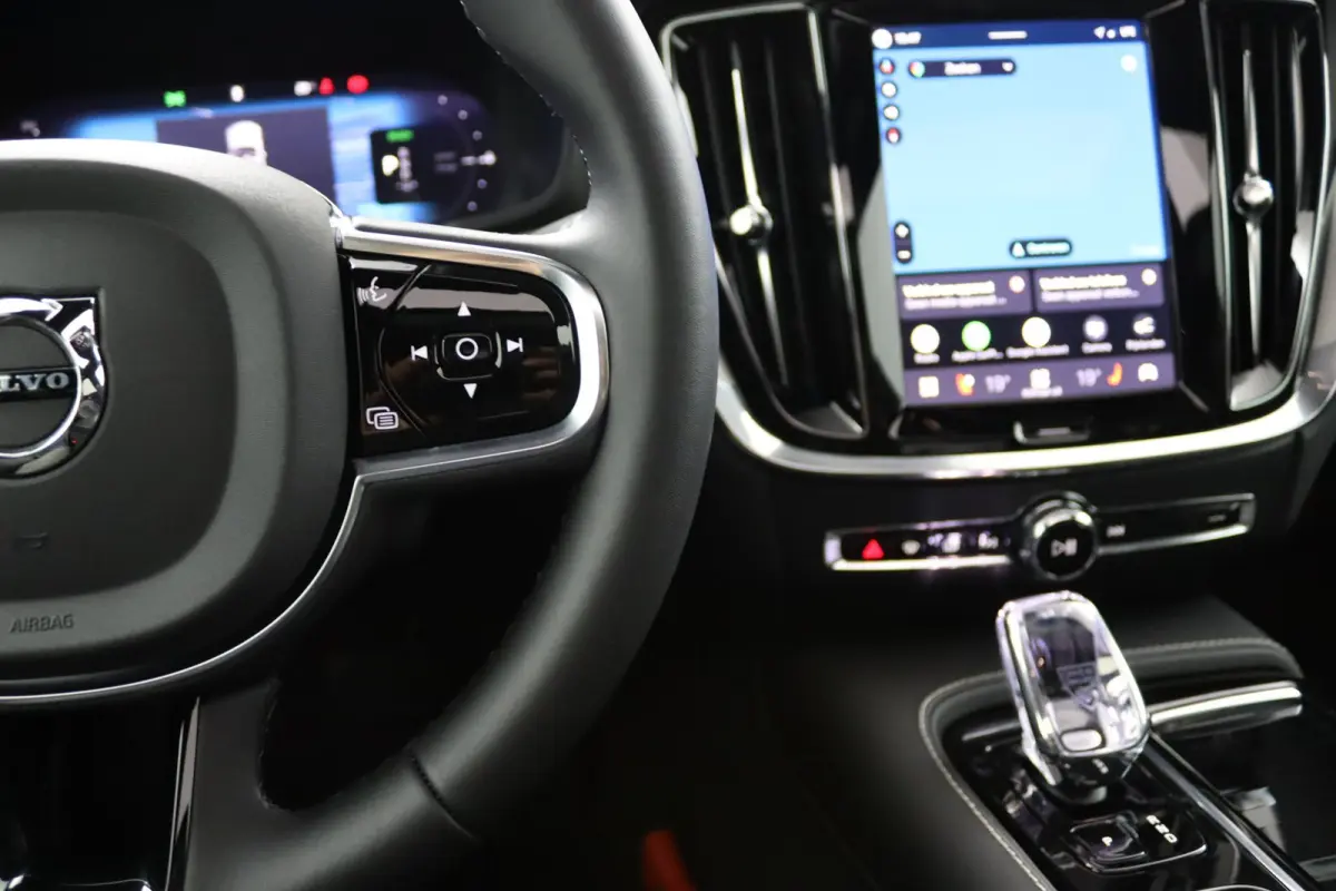 T8 Plug-in hybrid AWD Plus Dark | Trekhaak | Panoramadak | 360 Camera | Harman/Kardon | CarPlay/Android Auto | Elek. Stoelen |  Keyless | Stoel/ Stuurverwarming