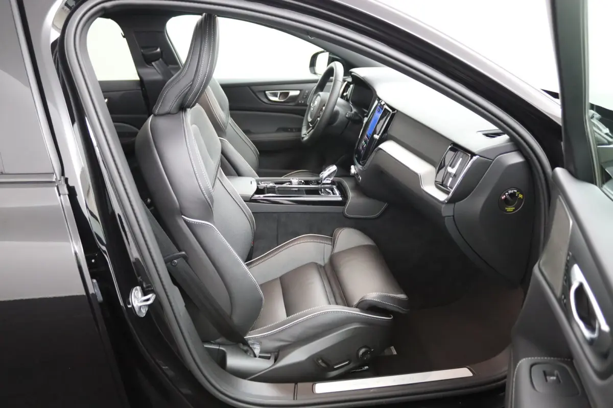T8 Plug-in hybrid AWD Plus Dark | Trekhaak | Panoramadak | 360 Camera | Harman/Kardon | CarPlay/Android Auto | Elek. Stoelen |  Keyless | Stoel/ Stuurverwarming