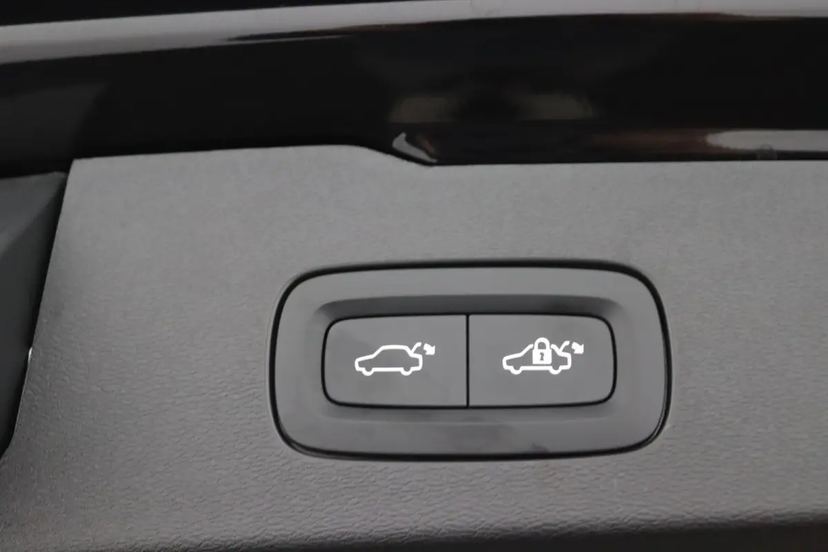 T8 Plug-in hybrid AWD Plus Dark | Trekhaak | Panoramadak | 360 Camera | Harman/Kardon | CarPlay/Android Auto | Elek. Stoelen |  Keyless | Stoel/ Stuurverwarming