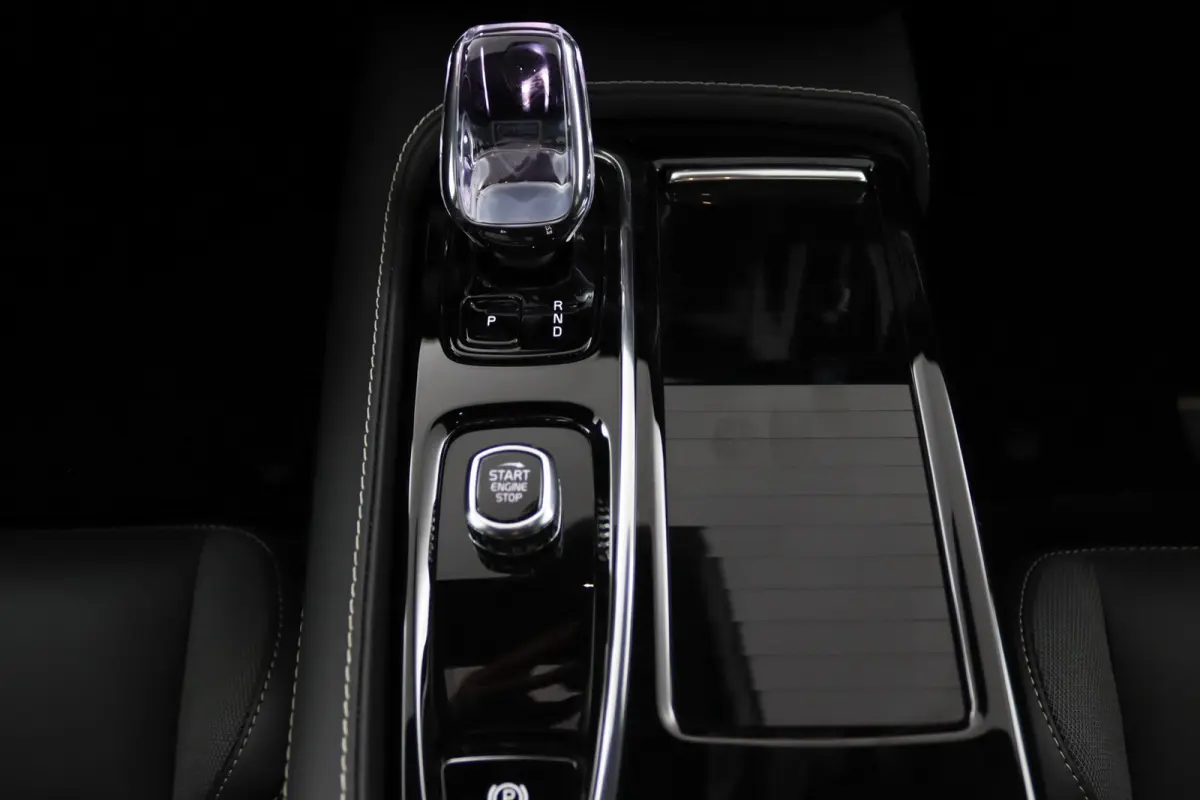 T8 Plug-in hybrid AWD Plus Dark | Trekhaak | Panoramadak | 360 Camera | Harman/Kardon | CarPlay/Android Auto | Elek. Stoelen |  Keyless | Stoel/ Stuurverwarming
