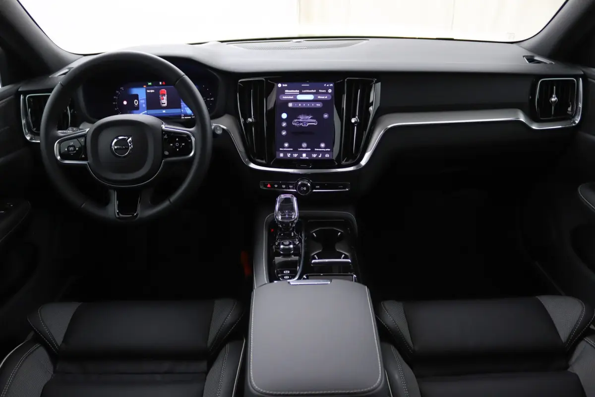 T8 Plug-in hybrid AWD Plus Dark | Trekhaak | Panoramadak | 360 Camera | Harman/Kardon | CarPlay/Android Auto | Elek. Stoelen |  Keyless | Stoel/ Stuurverwarming