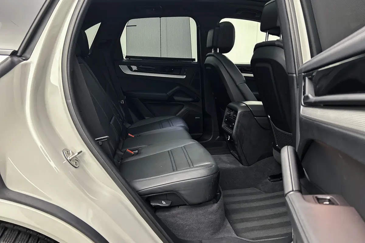 3.0 S E-Hybrid Black Edition | Panoramadak | Luchtvering | Trekhaak | Lederen bekleding