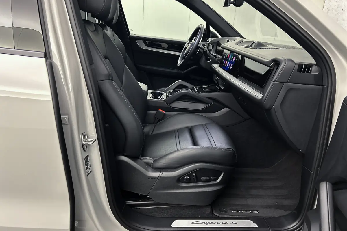 3.0 S E-Hybrid Black Edition | Panoramadak | Luchtvering | Trekhaak | Lederen bekleding