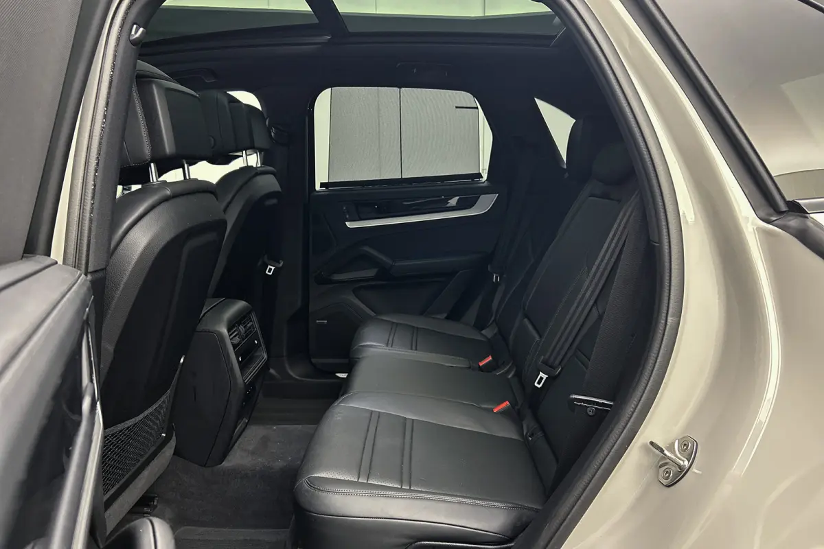 3.0 S E-Hybrid Black Edition | Panoramadak | Luchtvering | Trekhaak | Lederen bekleding
