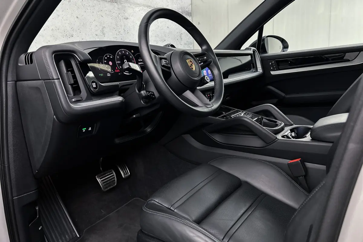 3.0 S E-Hybrid Black Edition | Panoramadak | Luchtvering | Trekhaak | Lederen bekleding