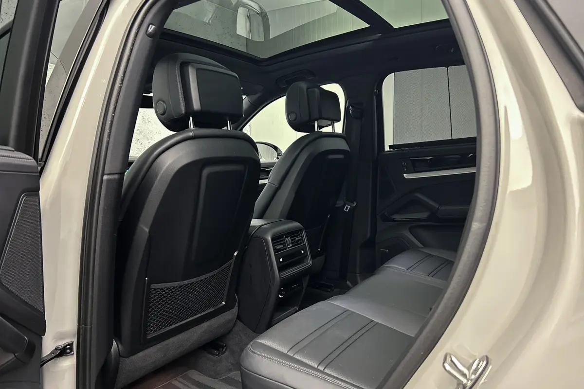 3.0 S E-Hybrid Black Edition | Panoramadak | Luchtvering | Trekhaak | Lederen bekleding