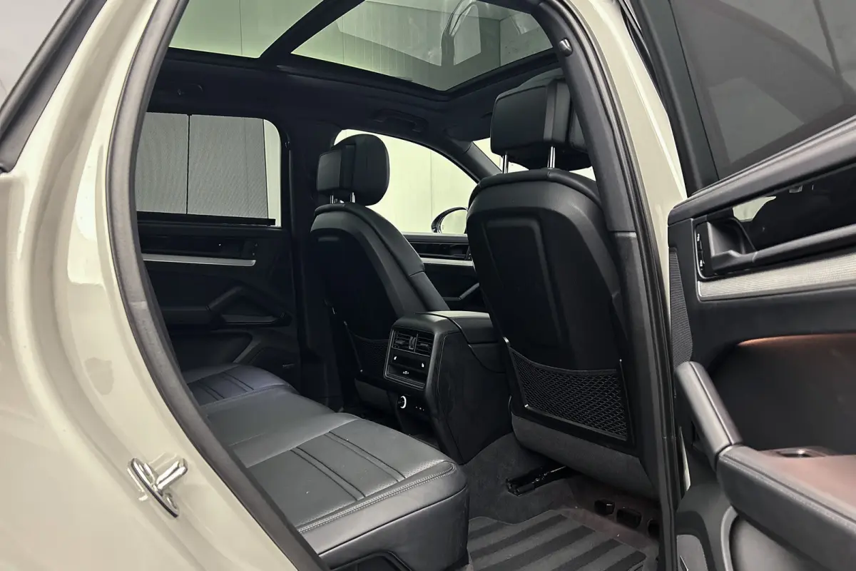 3.0 S E-Hybrid Black Edition | Panoramadak | Luchtvering | Trekhaak | Lederen bekleding