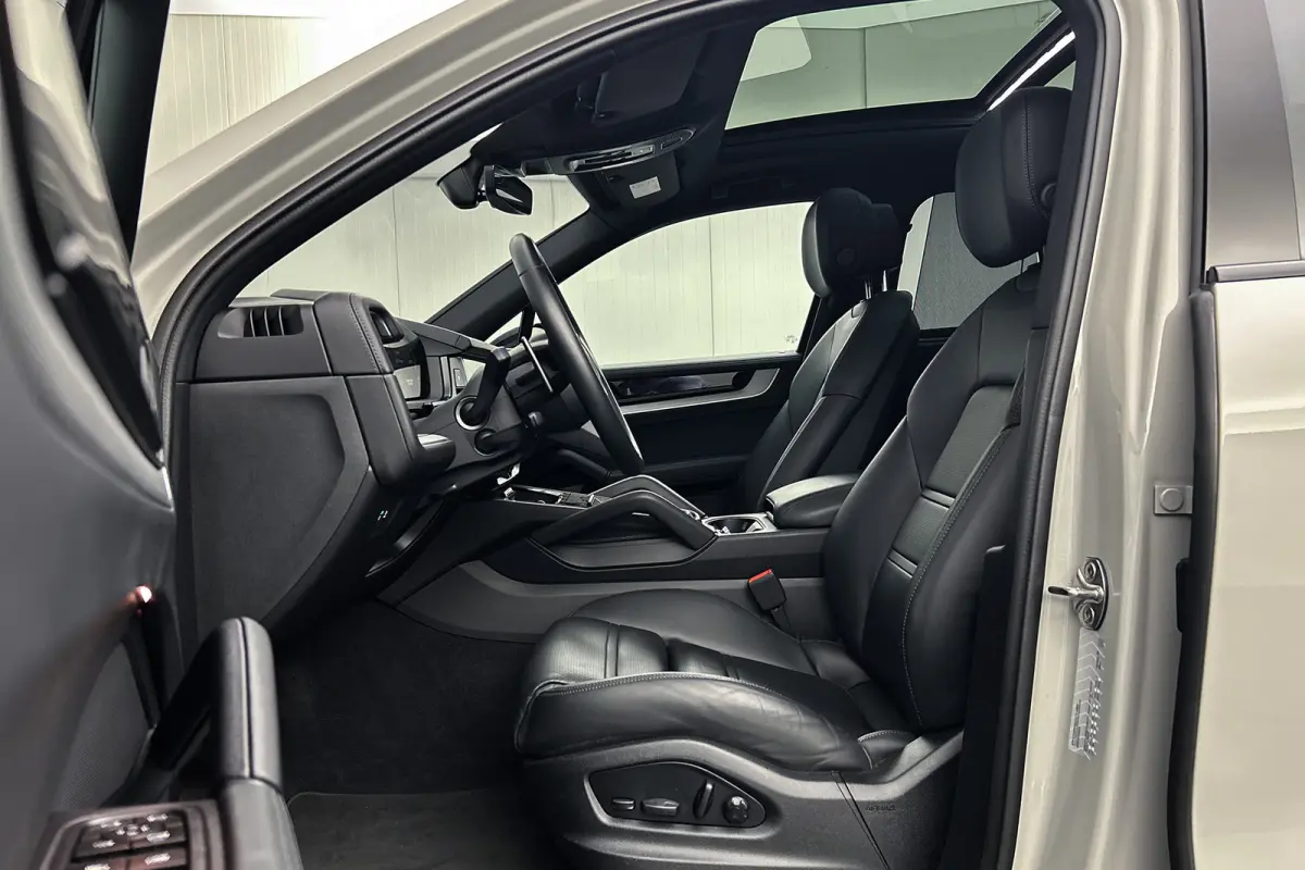 3.0 S E-Hybrid Black Edition | Panoramadak | Luchtvering | Trekhaak | Lederen bekleding