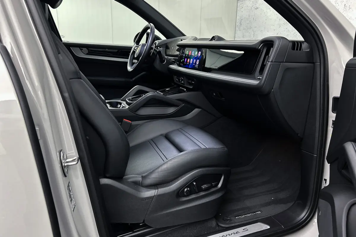 3.0 S E-Hybrid Black Edition | Panoramadak | Luchtvering | Trekhaak | Lederen bekleding