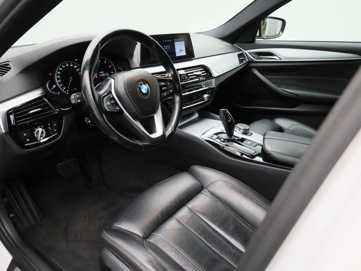 520i High Executive | ACHTERUITRIJCAMERA | APPLE CARPLAY - ANDROID AUTO | STOELVERWARMING | SFEERVERLICHTING | LEDER | MEMORY | CRUISE CONTROL | CLIMATE CONTROL |