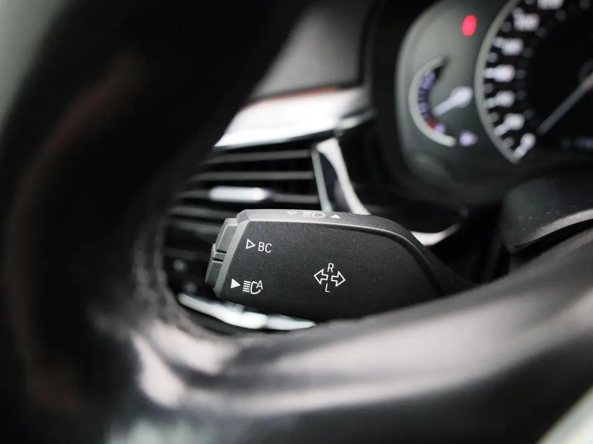 520i High Executive | ACHTERUITRIJCAMERA | APPLE CARPLAY - ANDROID AUTO | STOELVERWARMING | SFEERVERLICHTING | LEDER | MEMORY | CRUISE CONTROL | CLIMATE CONTROL |